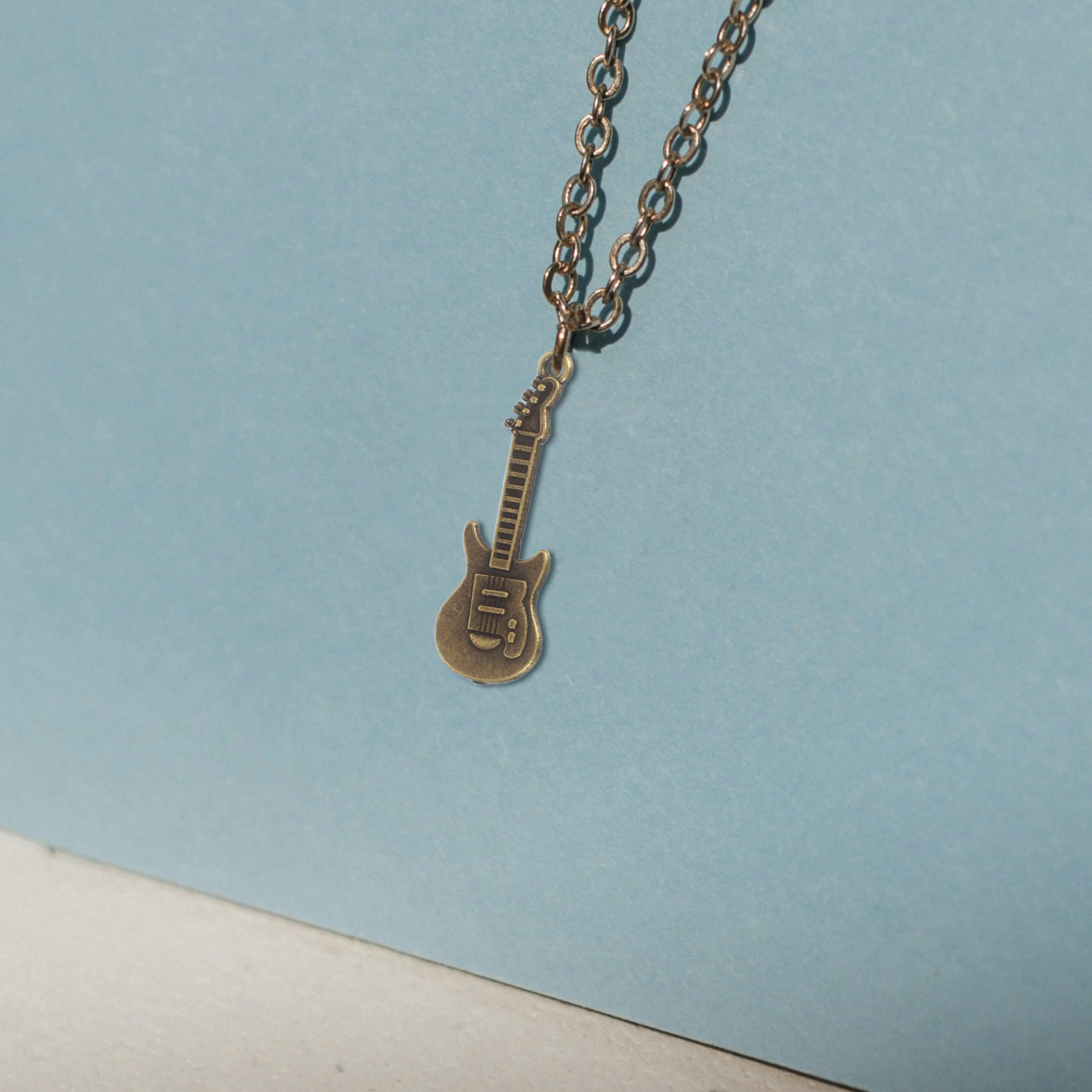 50 個の素朴なギターペンダントヴィンテージ合金チャーム D - Musical Instrument Jewelry のレビューと価格